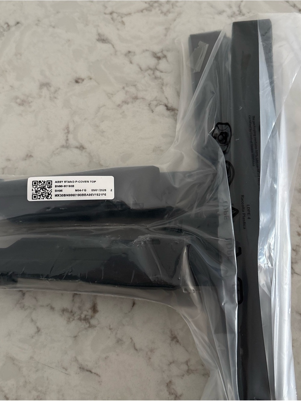 The Samsung TV Assy Stand P-Cover Top BN96-60190B TV stand base for Samsung